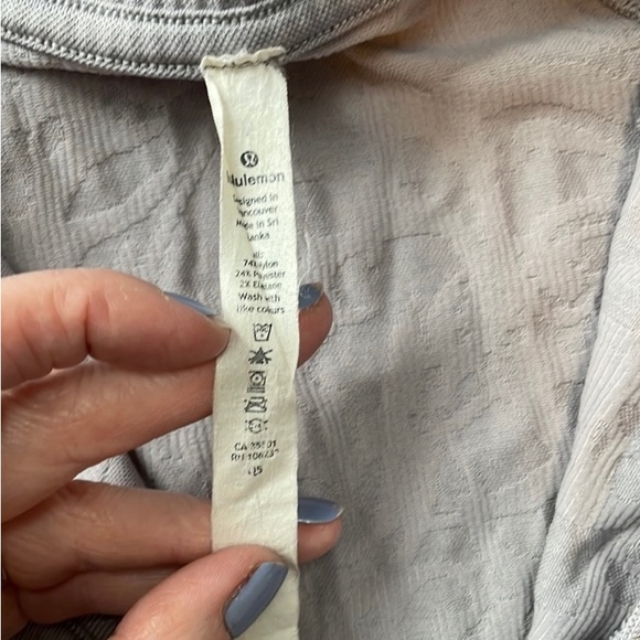 Lululemon I 8 - Picture 2 of 3
